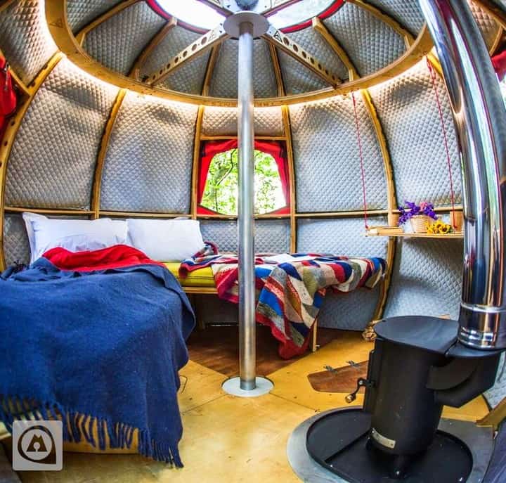 cozy tiny house treehouse in the UK